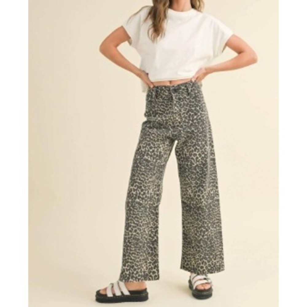 Miou Muse Women's Leopard Print High Rise Straight Leg Raw Hem Pants Sz S NWOT
